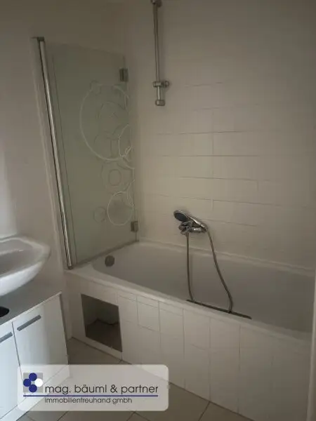 Zentral-begehbare 3 Zimmerwohnung mit Aussenfläche
