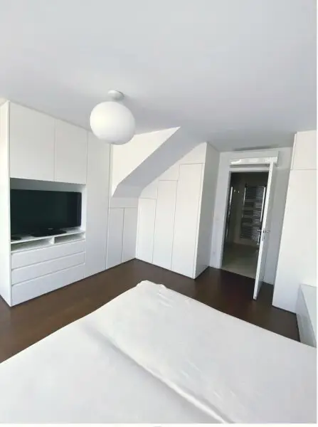 MIETWOHNUNG-INNENSTÄDTISCHE & EXQUISITE - PENTHOUSE- WOHNUNG-OHNE DACHSCHRÄGEN! mit 2,5-Zimmern in Top Lage - NASCHMARKT - 1060 WIEN!