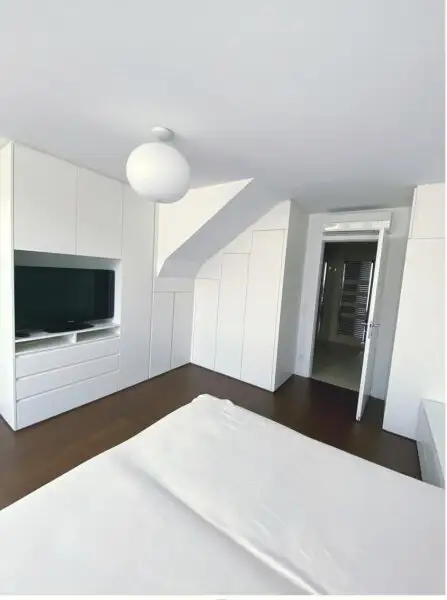 MIETWOHNUNG-INNENSTÄDTISCHE & EXQUISITE - PENTHOUSE- WOHNUNG-OHNE DACHSCHRÄGEN! mit 2,5-Zimmern in Top Lage - NASCHMARKT - 1060 WIEN!