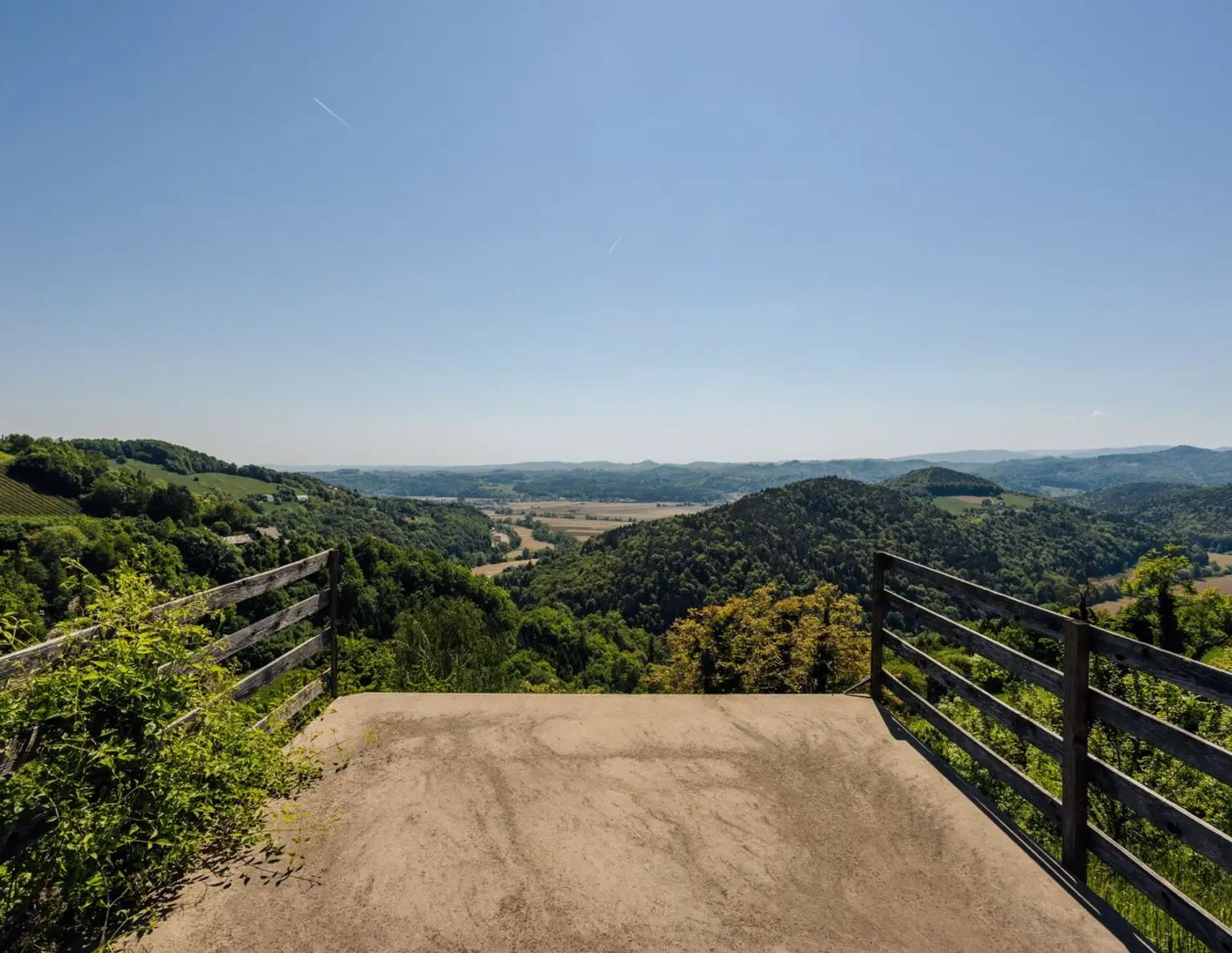 Sonniger Baugrund mit Panorama-Weitblick inmitten der Weinregion!
