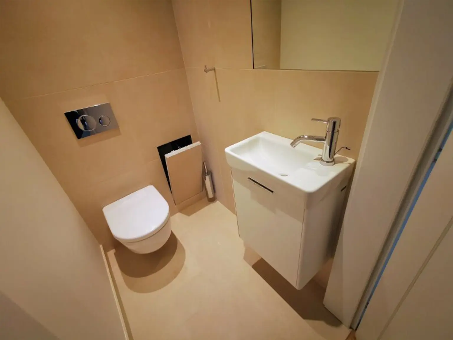 URANIA: 3 Zimmer mit hofseitiger Terrasse in Ruhelage: Luxus pur in Citynähe