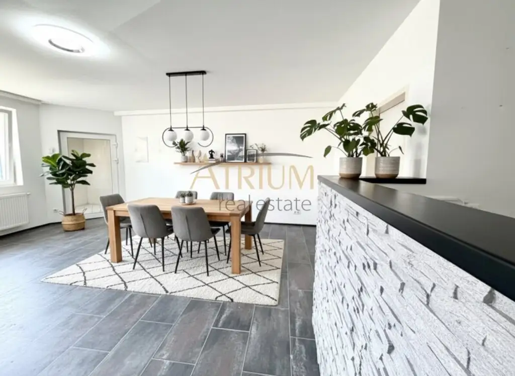 Eigentumswohnung mit knapp 90m² Wohnfläche und sonnigem Balkon - Idyllische Seitengasse in Bahnhofsnähe.