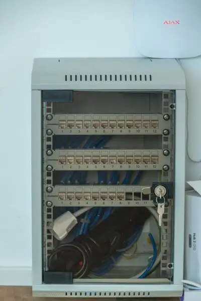 1A Gewerbebetrieb mit Halle und Büroräumen: Erstbezug mit Top-Ausstattung!