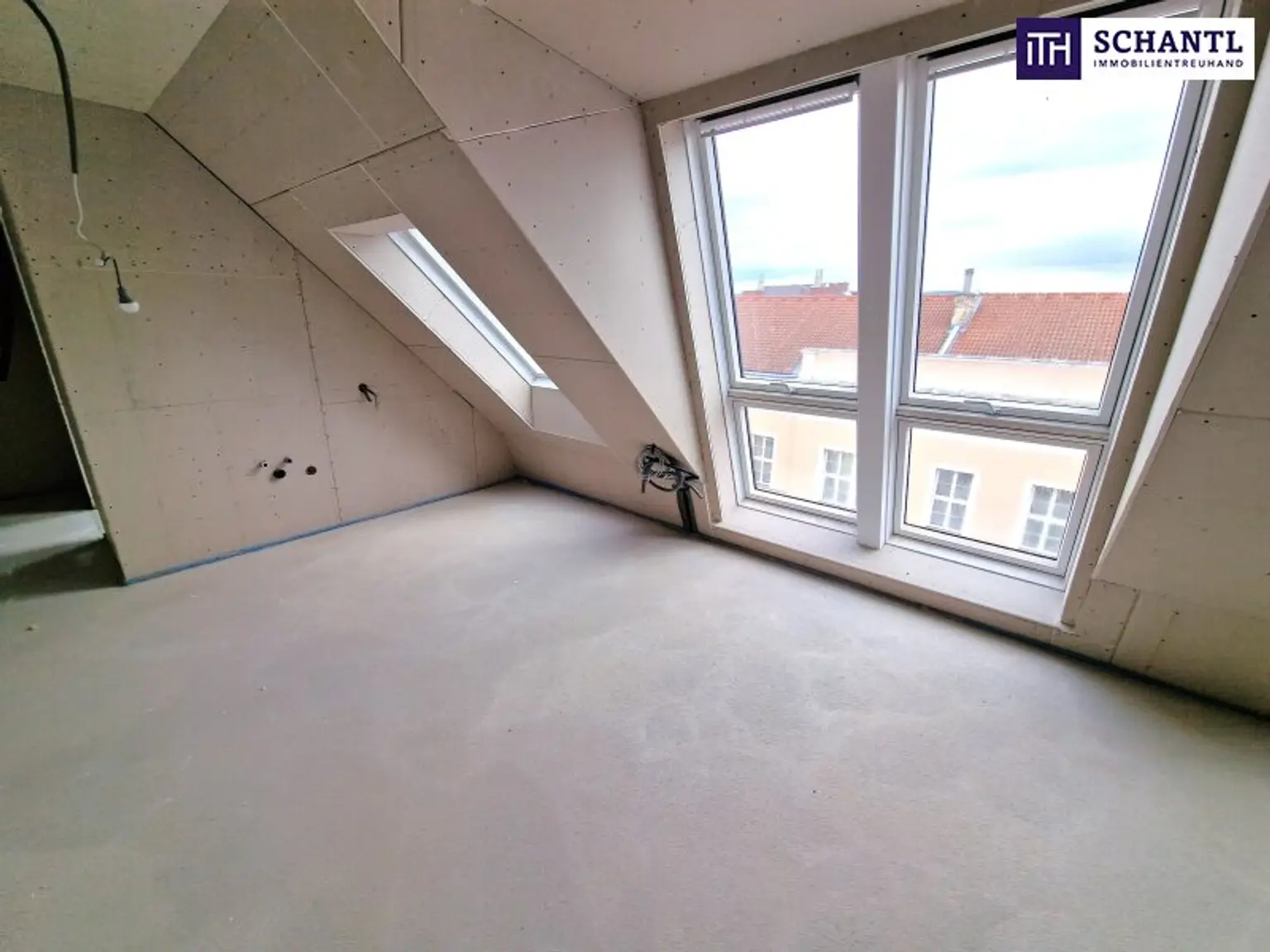 Exklusive 4-Zimmer-Dachgeschosswohnung in revitalisiertem Altbauhaus – Stilvolles Wohnen mit Dachterrasse, Fischgrätparkett, Klimaanlage & Luftwärmepumpe auf modernstem Stand