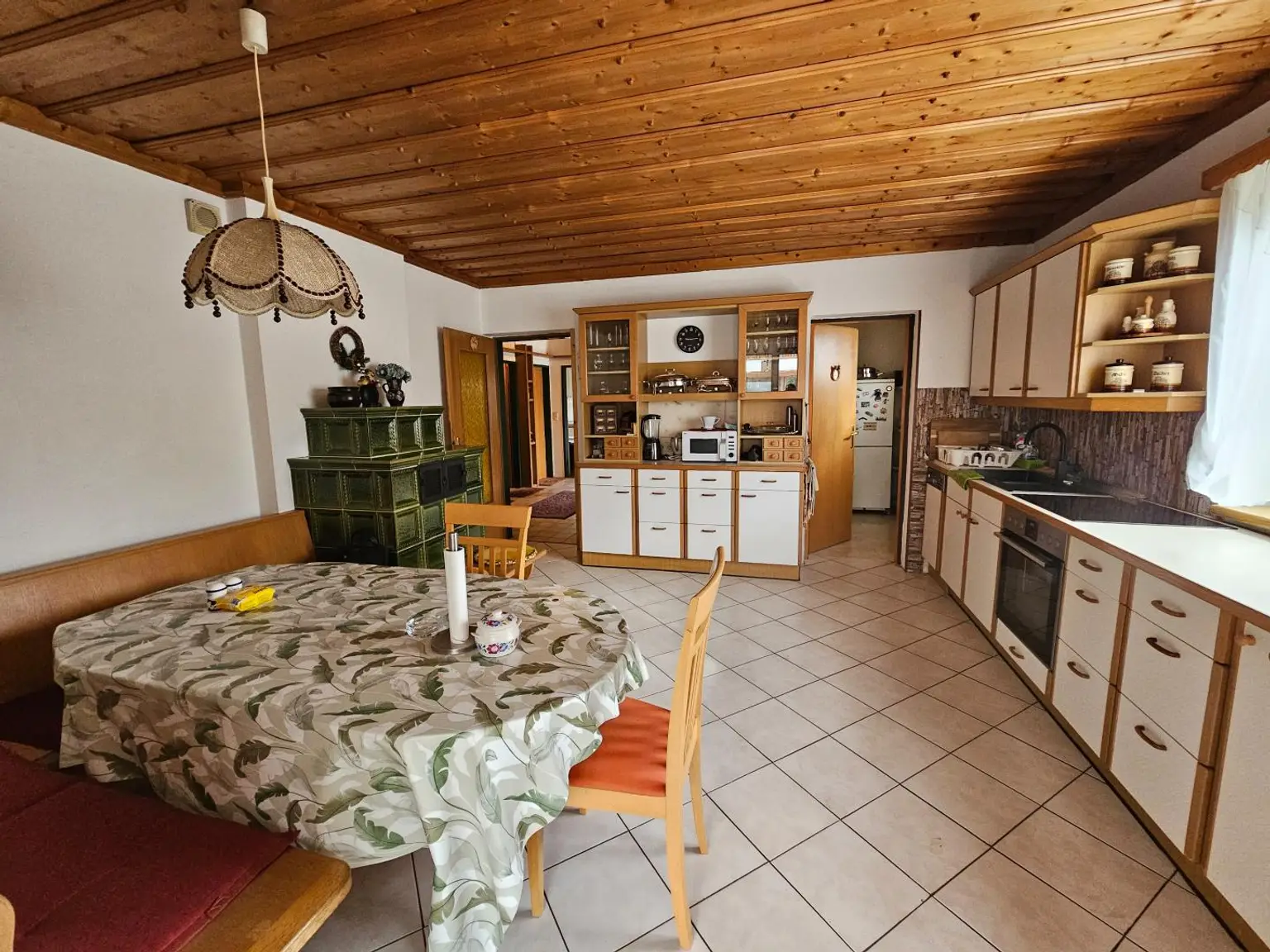 Küche mit Kachelofen (4)