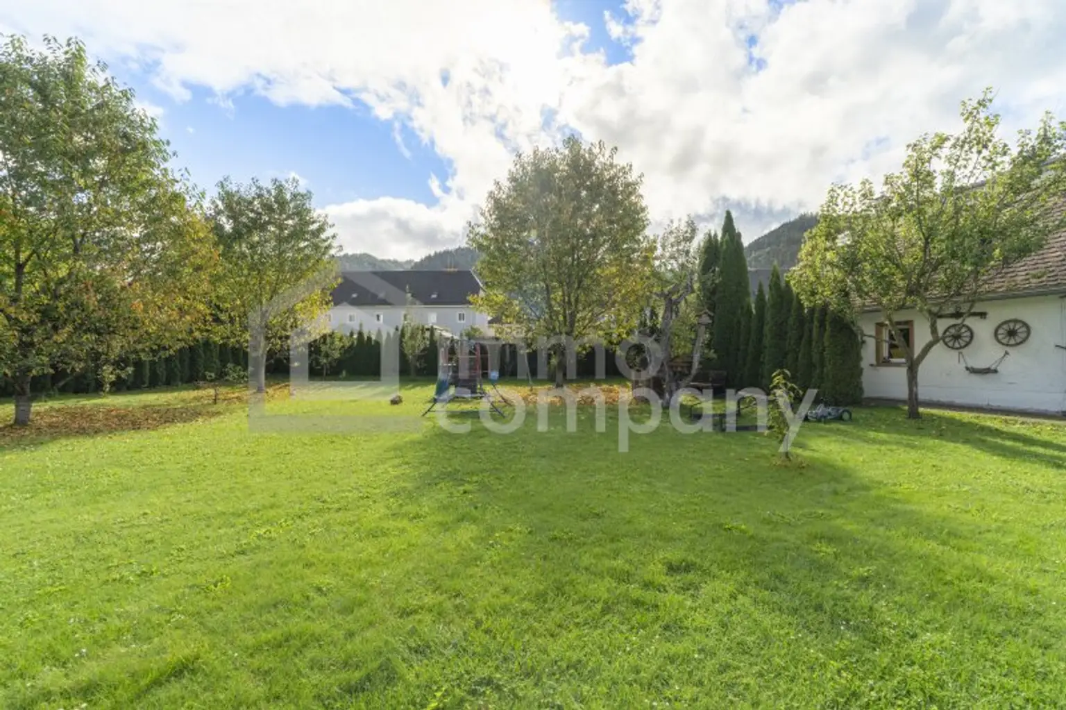 Großzügiges Mehrfamilienhaus mit zusätzlicher Gewerbefläche & großem Garten in Leoben-Göss