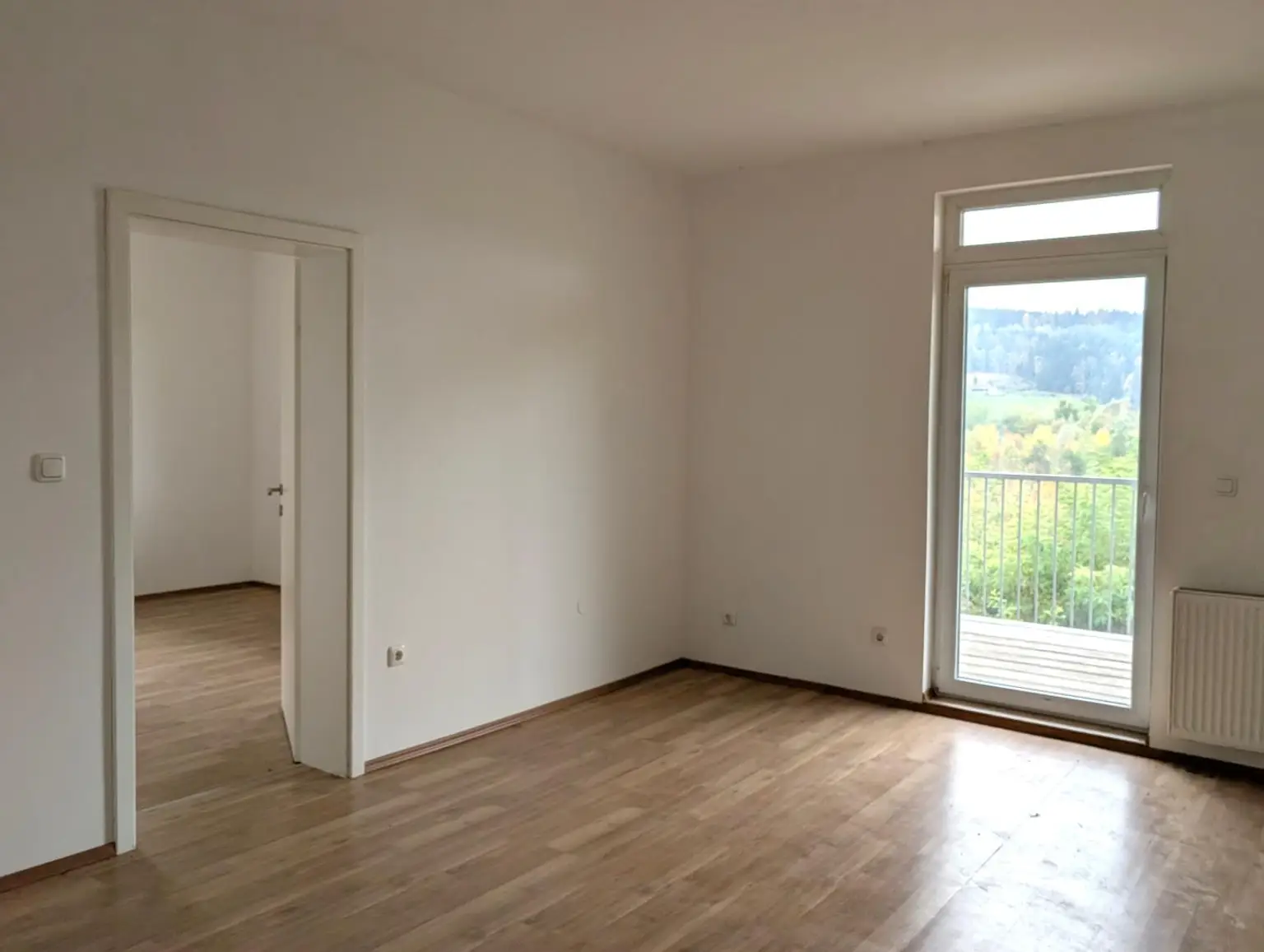 Zimmer mit Balkonzugang