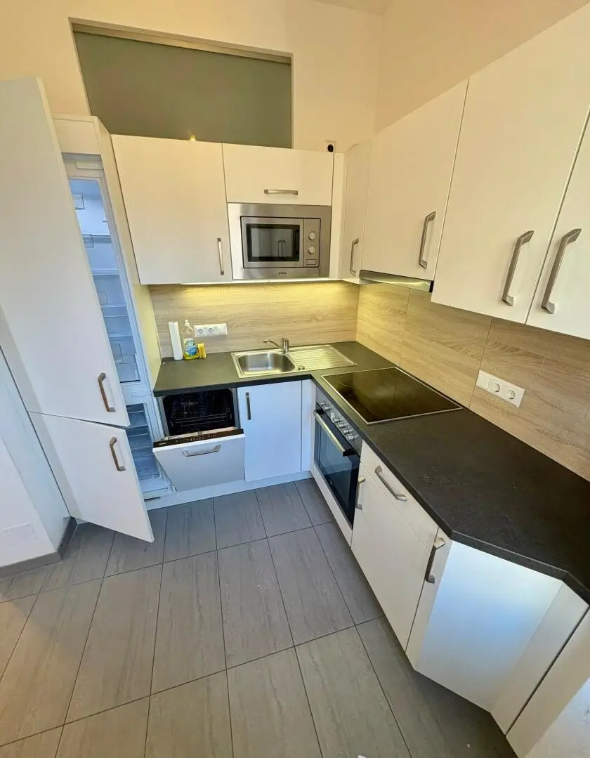 komplett möbliert inkl. E-Geräten