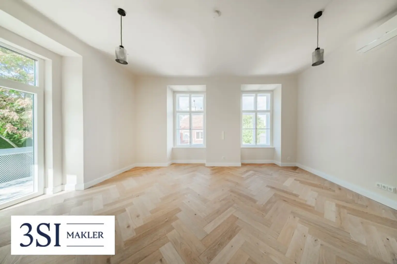 Wohnen beim Schloss Belvedere: Klimatisierter Erstbezug im Stilaltbau mit 2 Balkonen!