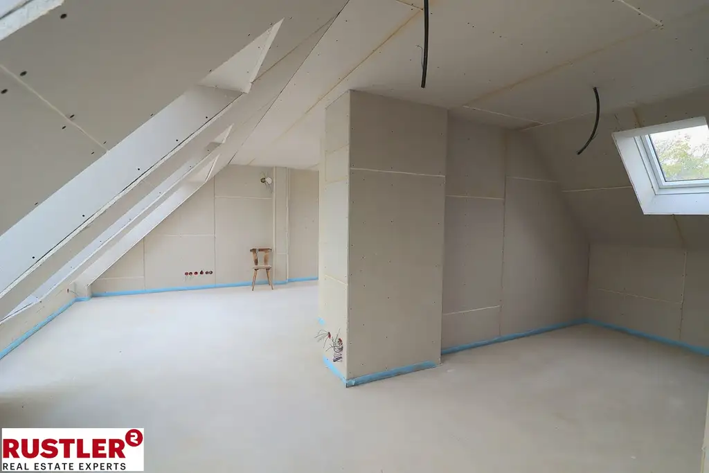 3 Zimmer - DG-Maisonette mit Terrasse - Nähe Kutschkermarkt