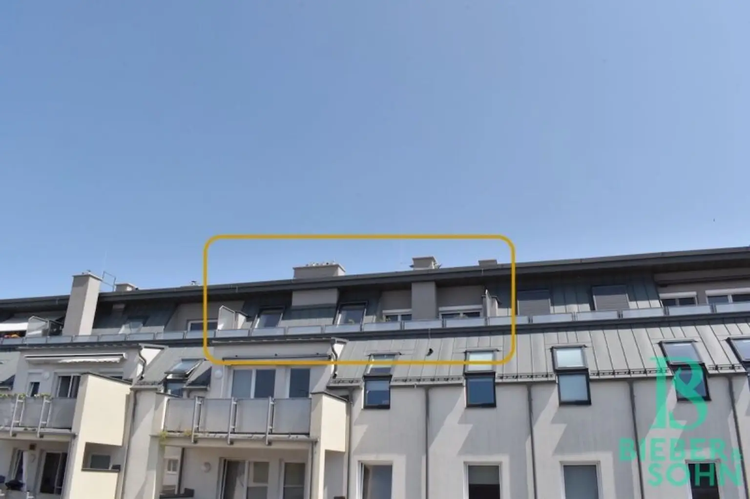 Hausansicht, Terrasse der Wohnung