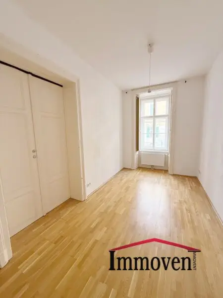 UNBEFRISTET -  Schönes, teilsaniertes Altbaubüro nahe Stadtpark und Karl-Franzens-Universität