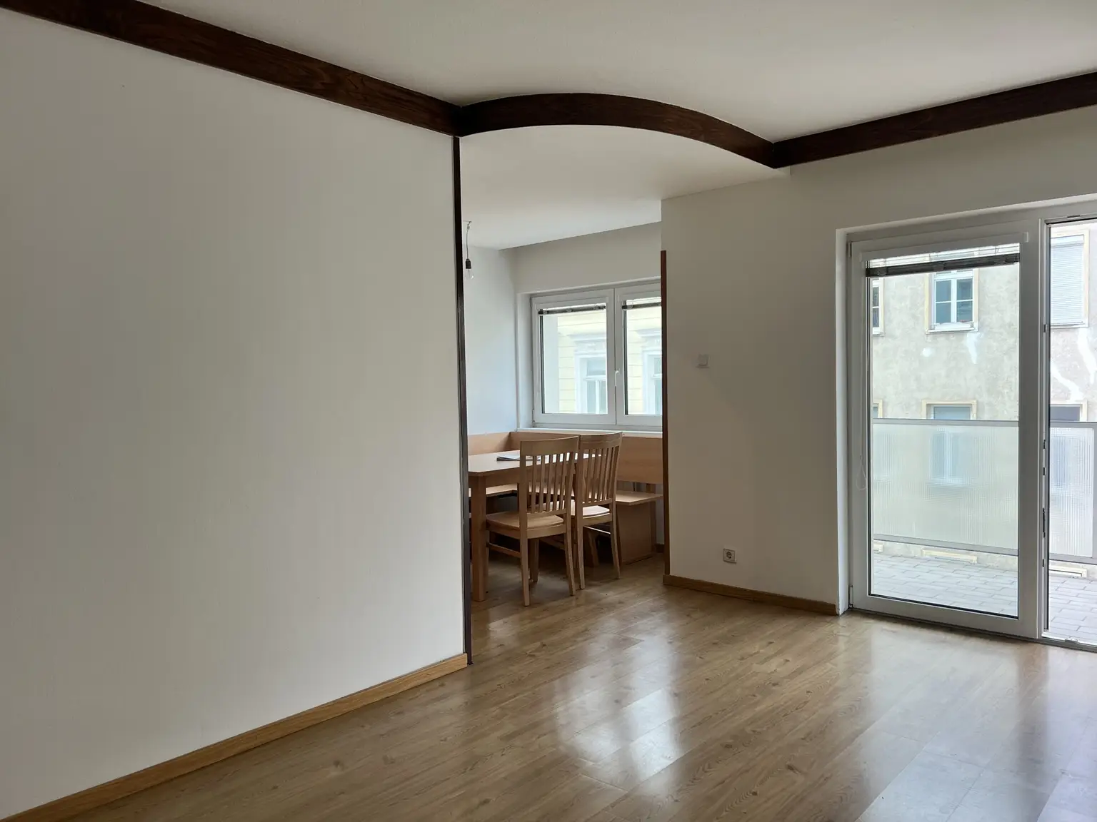 Wohnzimmer mit Blick zur Essnische