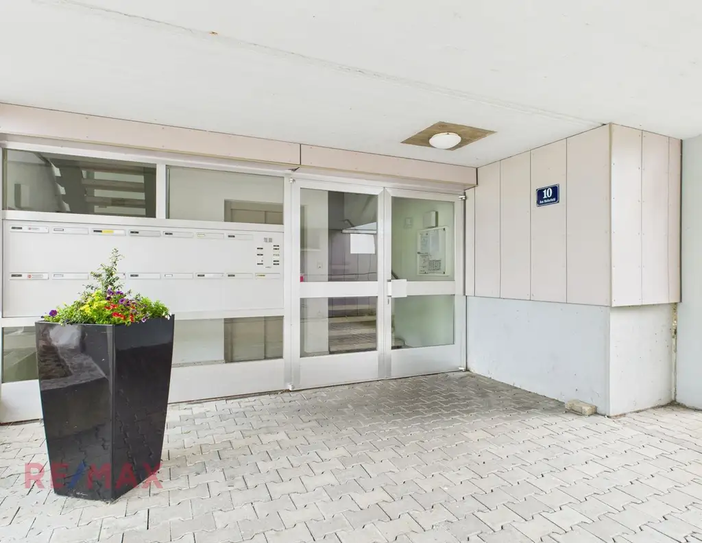 Investoren aufgepasst: 2-Zimmer Dachgeschosswohnung mit Seeblick in Lochau!