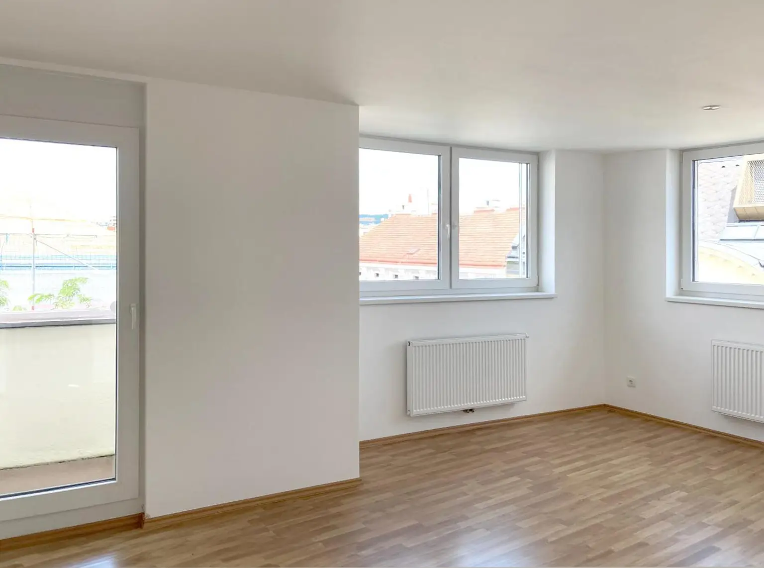 Dachgeschoss-Juwel mit Fernblick, Raumvielfalt und Terrasse in 1150 Wien