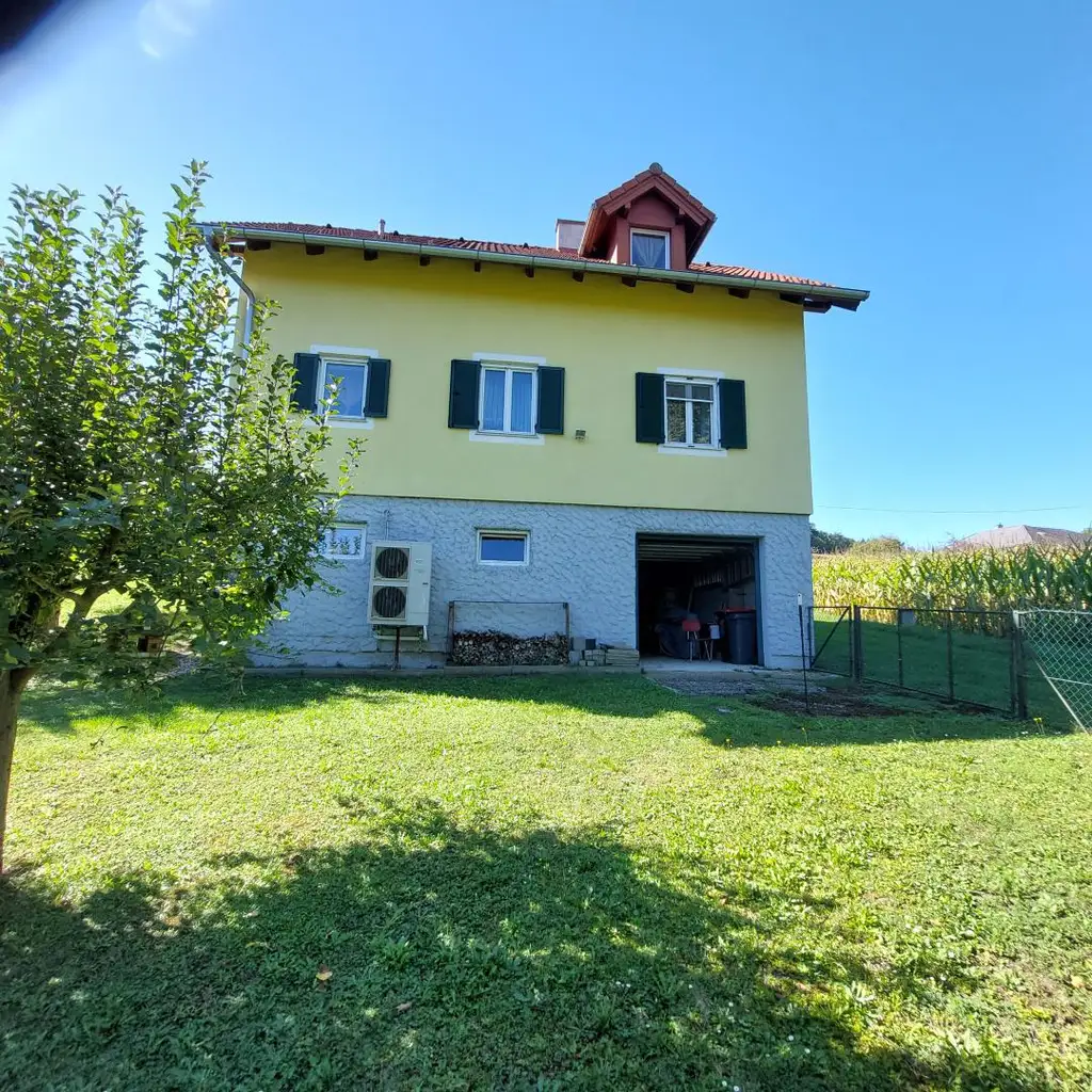Haus mit zwei getrennten Wohneinheiten in ruhiger Lage
