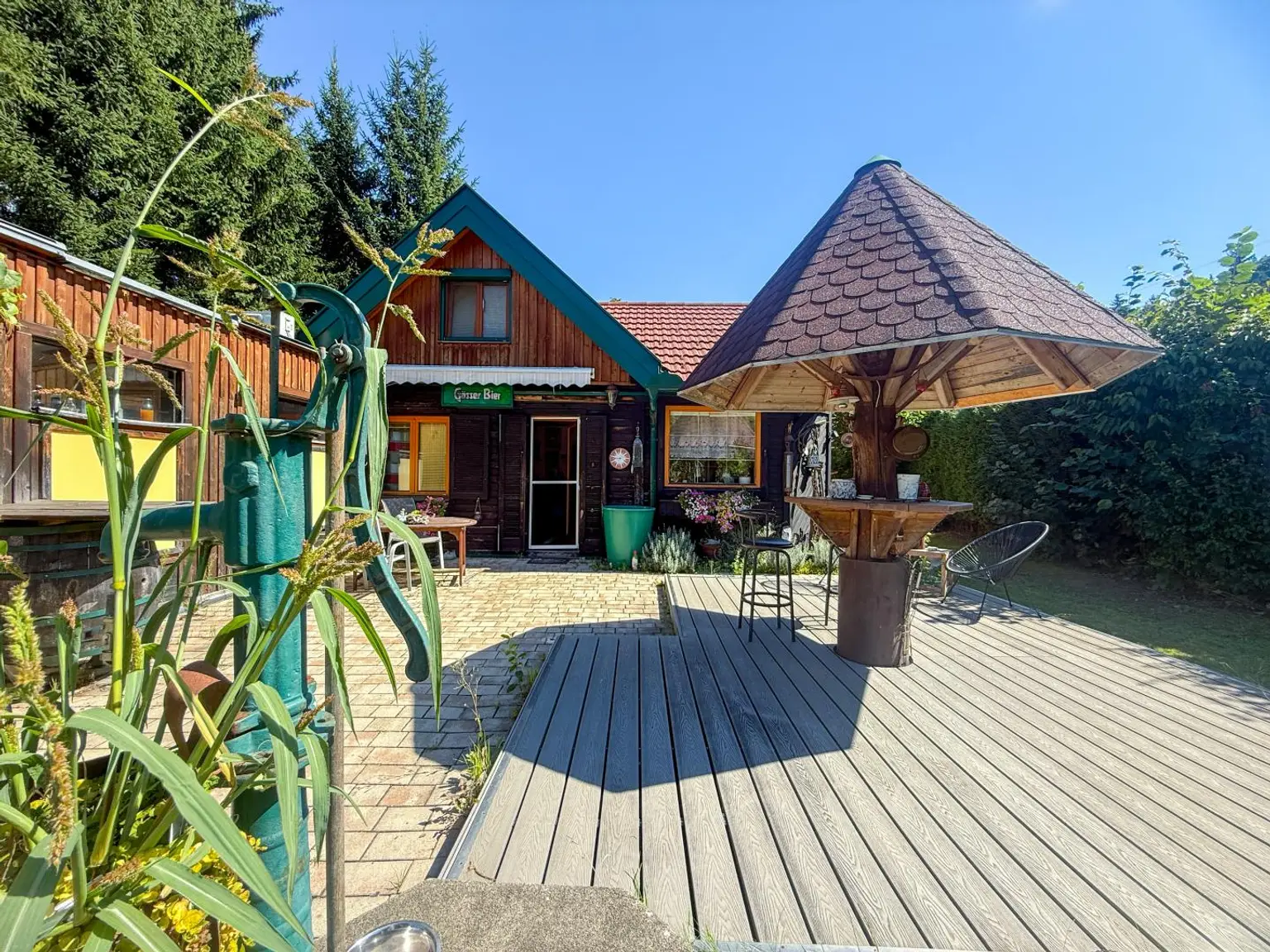 *** kleines gemütliches, möbliertes Häuschen mit Gartenparadies in der Waldrandsiedlung, mit Photovoltaik, Brunnen, Sauna, Garage, Carport,….. ***