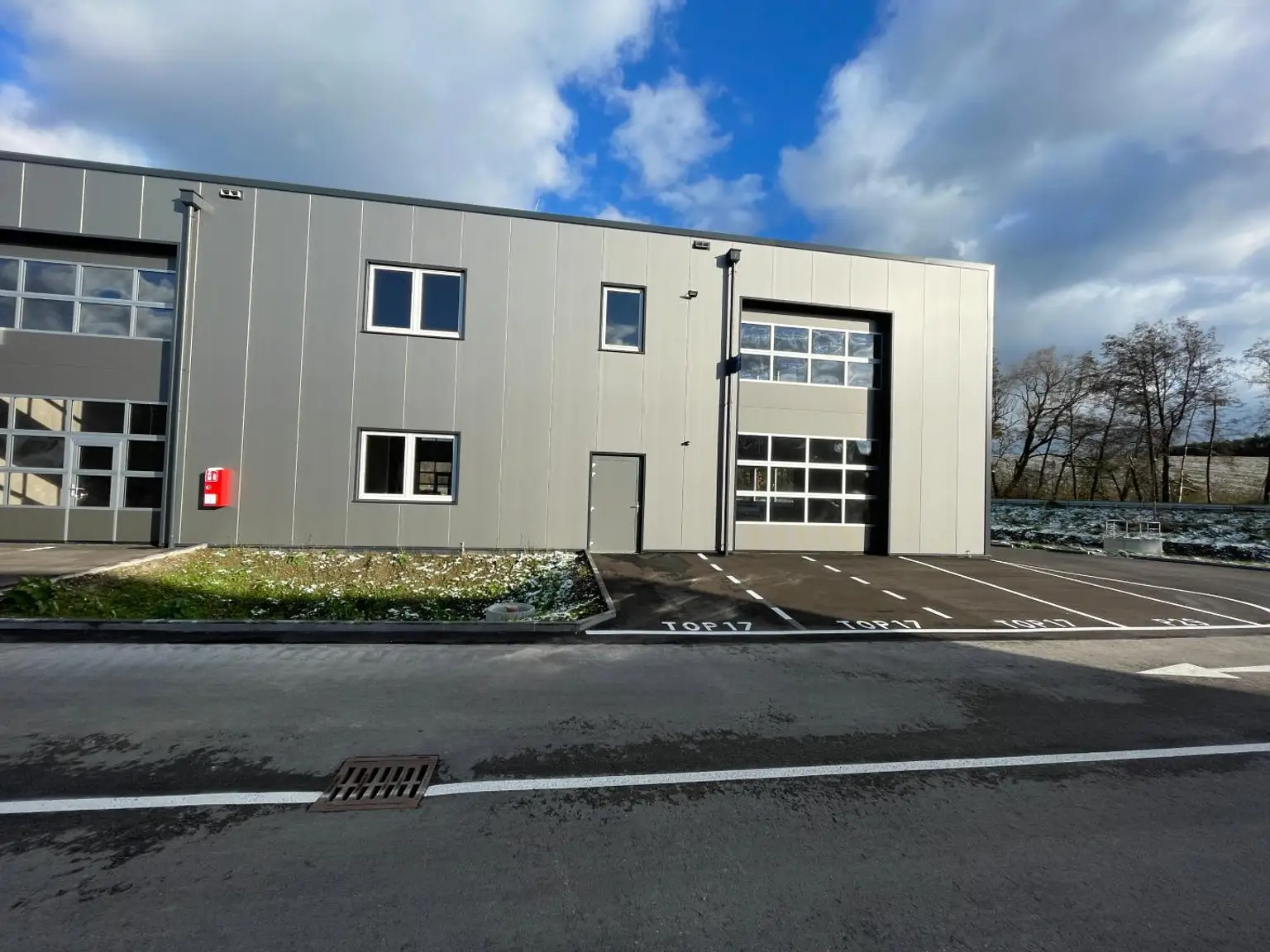 SOFORTBEZUG! Betriebs-/Produktions- oder Lagerhalle mit ca. 329 m² Fläche in Buchkirchen bei Wels zu vermieten (Top 17)