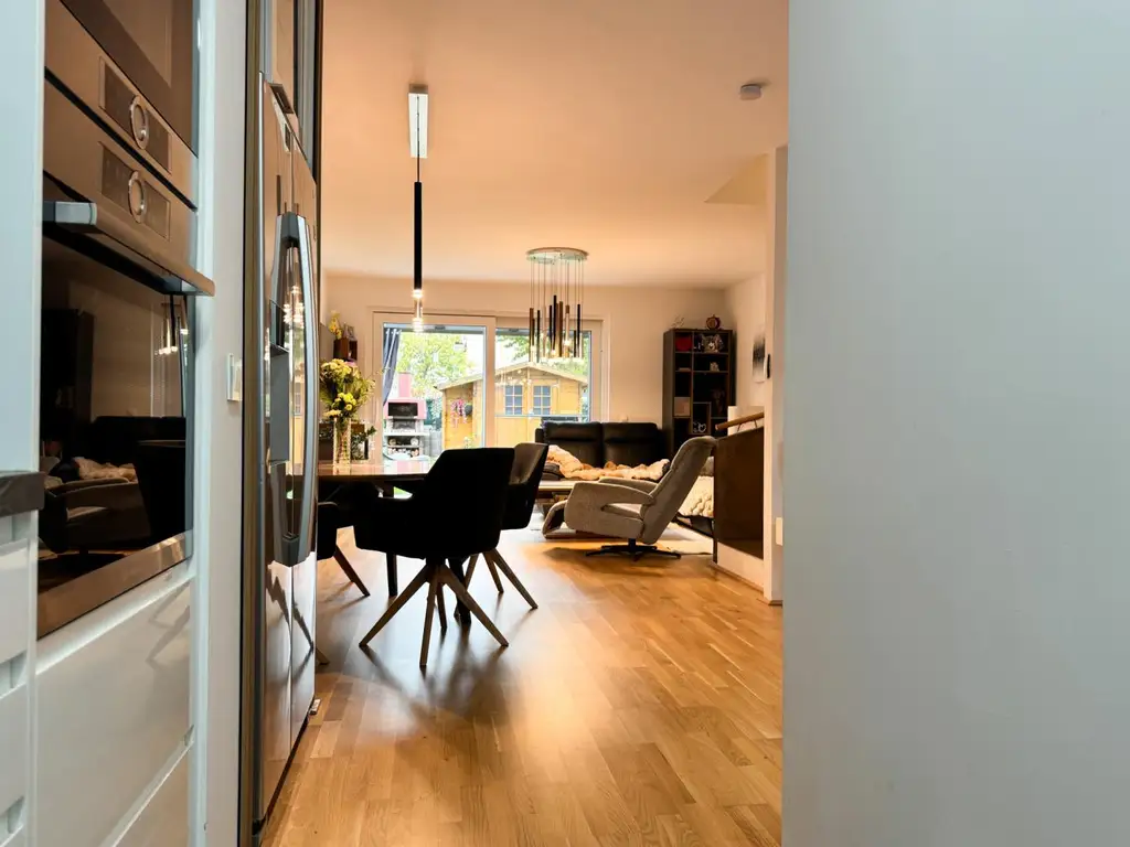 Moderne Reihenhausvilla mit Studio im DG und XXL-Dachterrasse, Carport und KFZ-Abstellplatz in Zentrumsnähe von Vöcklabruck