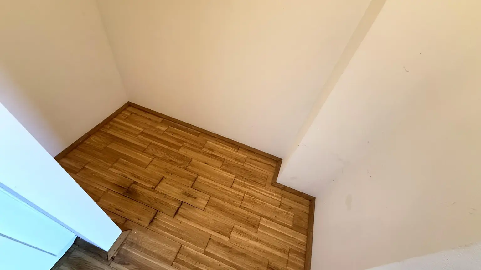 Neubauwohnung im Dachgeschoß mit 6,77m² großem SÜD-Balkon