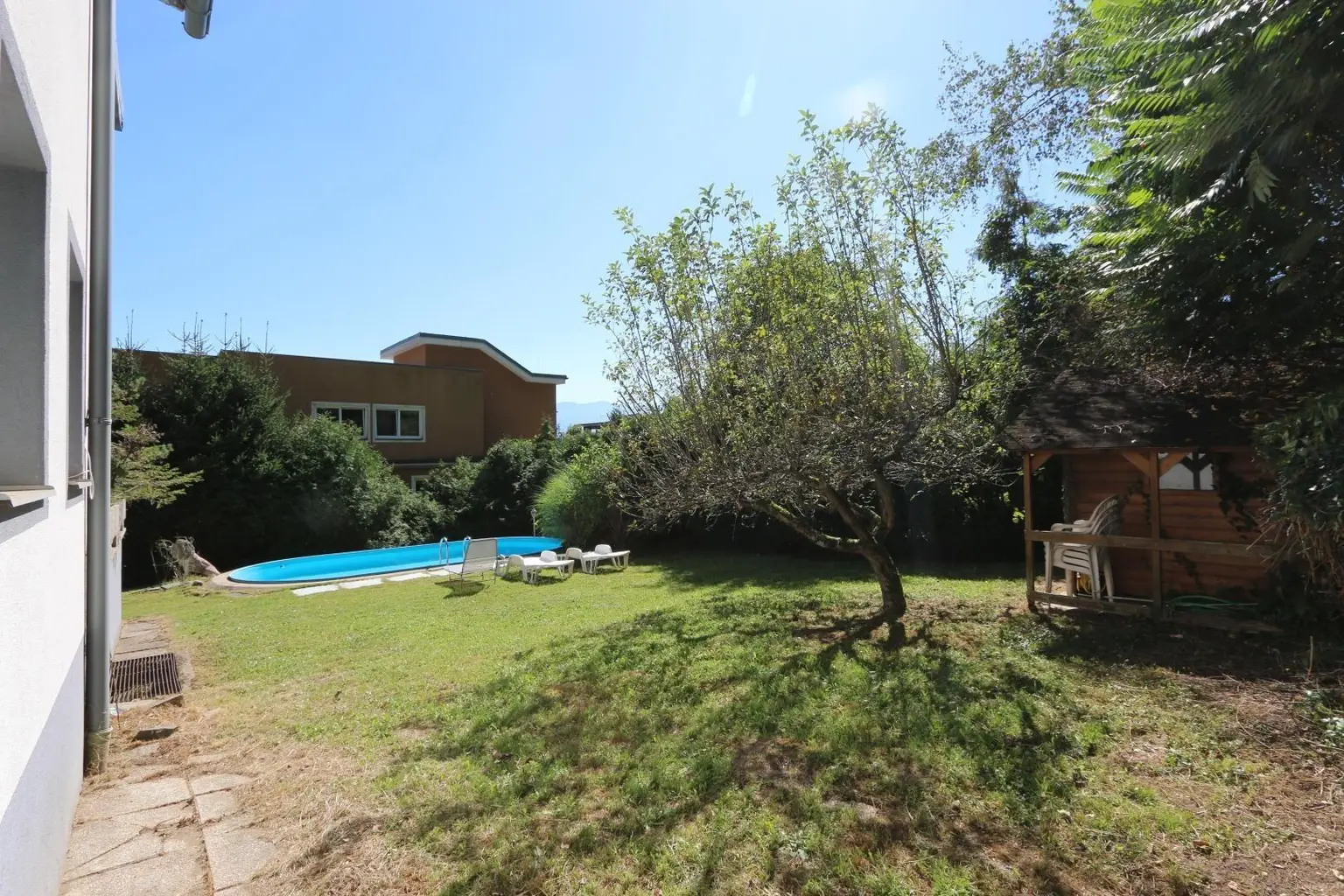 Garten mit Gartenhaus