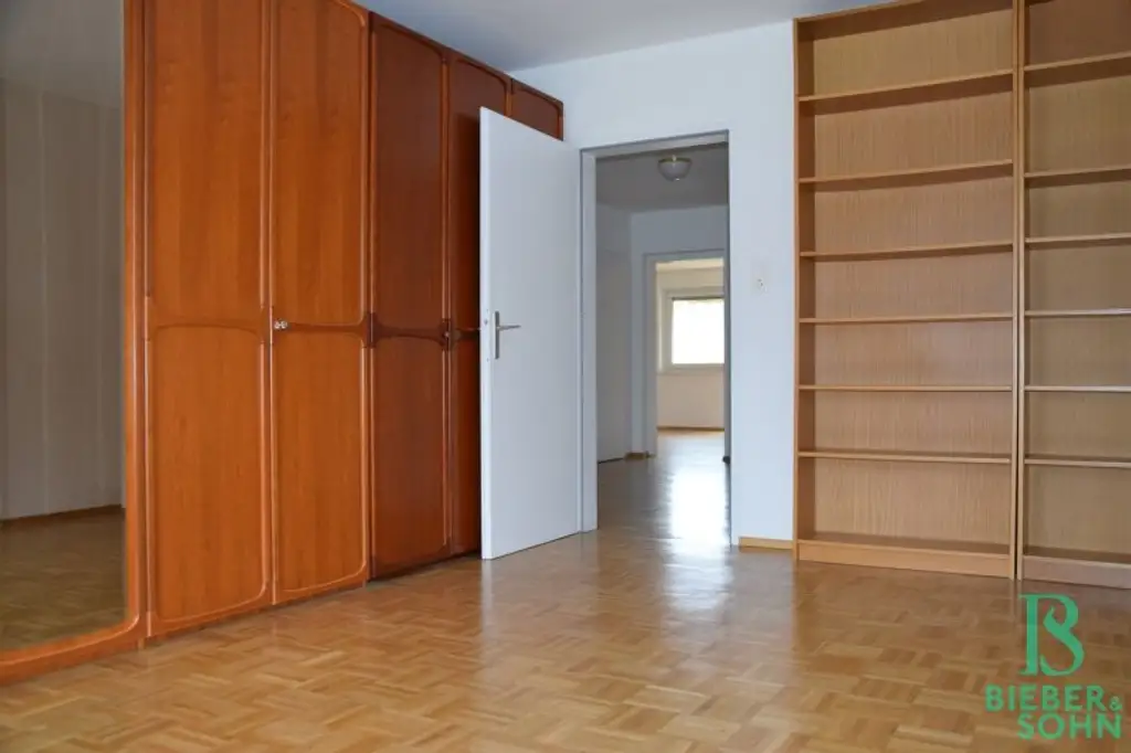 Sonnige Loggia-Wohnung mit Blick ins Grüne