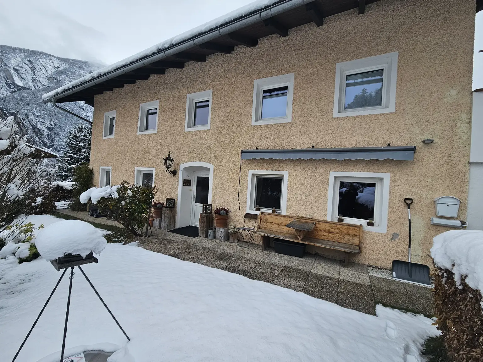 Gepflegtes Landhaus mit insgesamt 5 Wohnungen