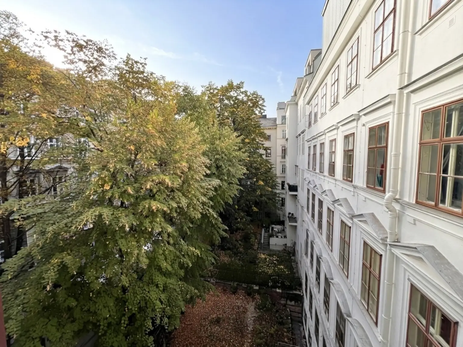 UNBEFRISTET: Prachtvolle Altbauwohnung der absoluten Königsklasse beim Schottentor