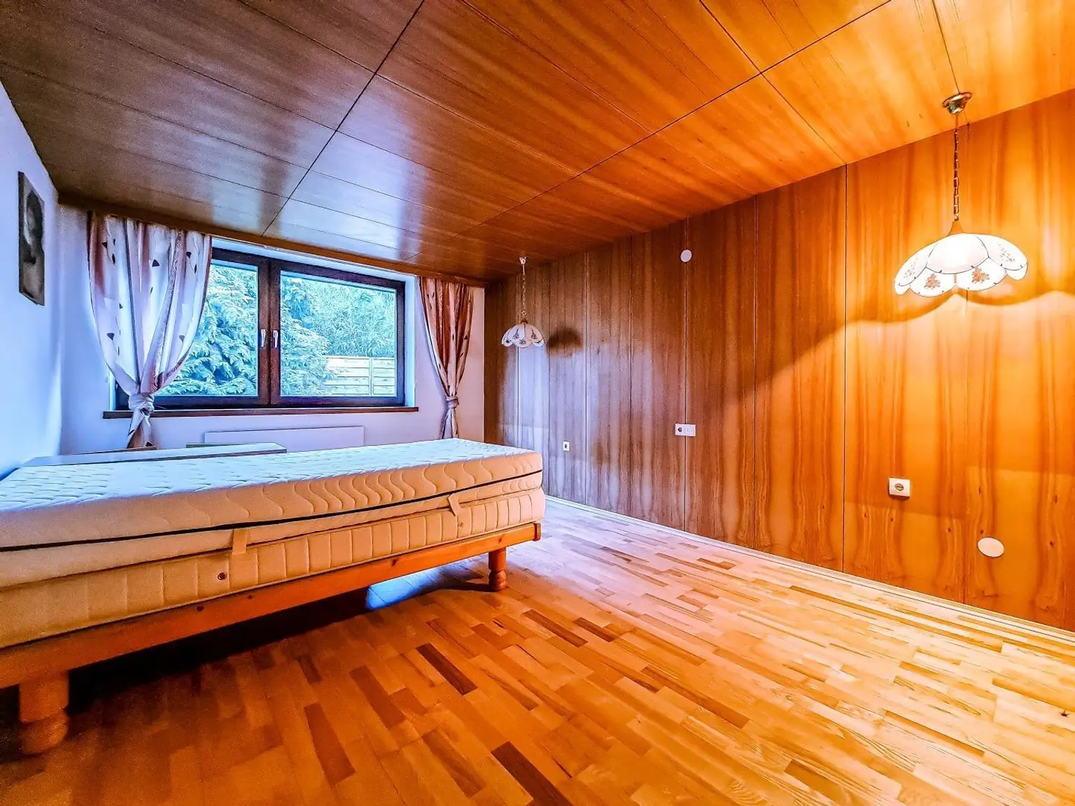 Linke Haushälfte: Schlafzimmer