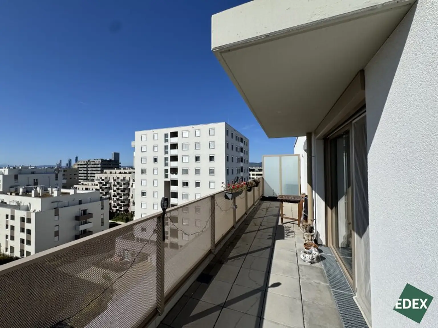 Gemütliche 3-Zimmer-Wohnung mit großzügiger Terrasse nahe U1 Rennbahnweg
