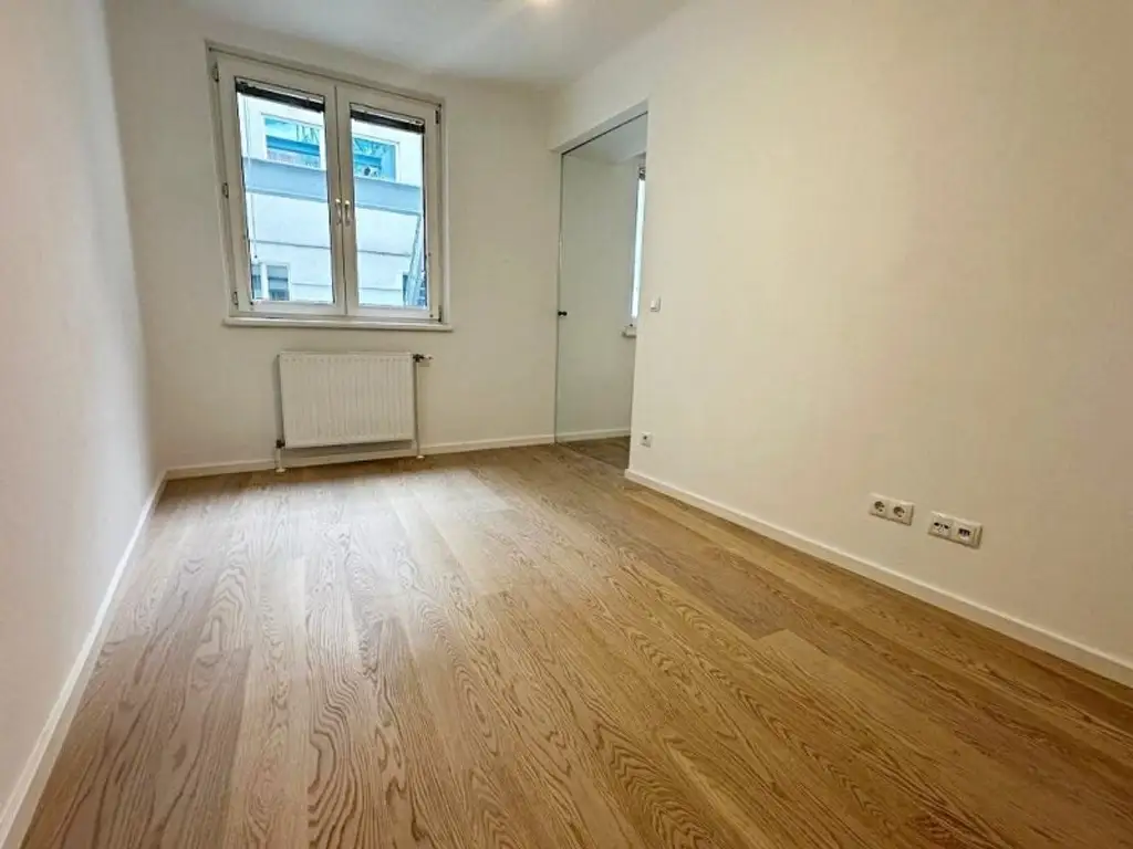 STEPHANSPLATZ-NÄHE, 27 m2 Apartment, 1 Zimmer, Kochnische, Duschbad, Parketten, 8. Liftstock, Rotenturmstraße
