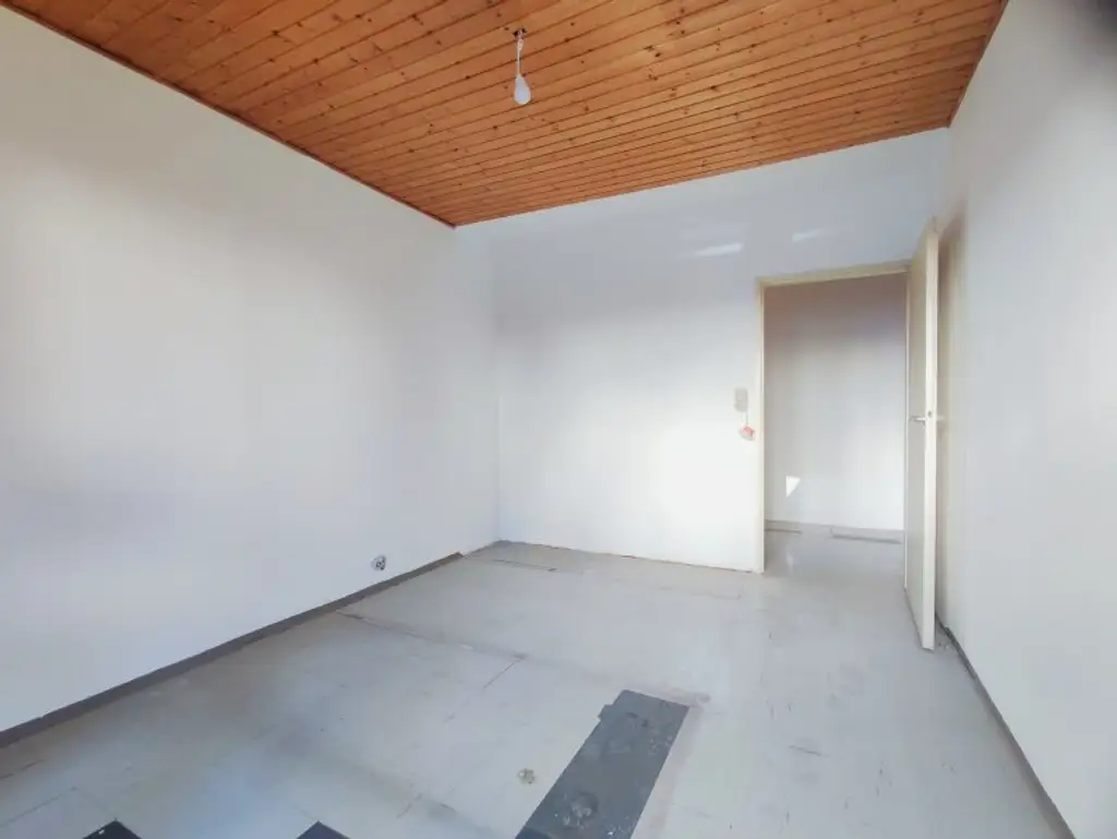 NÄHE REICHE LIESING - Sanierungsbedürftige 3-Zimmer Wohnung mit Loggia