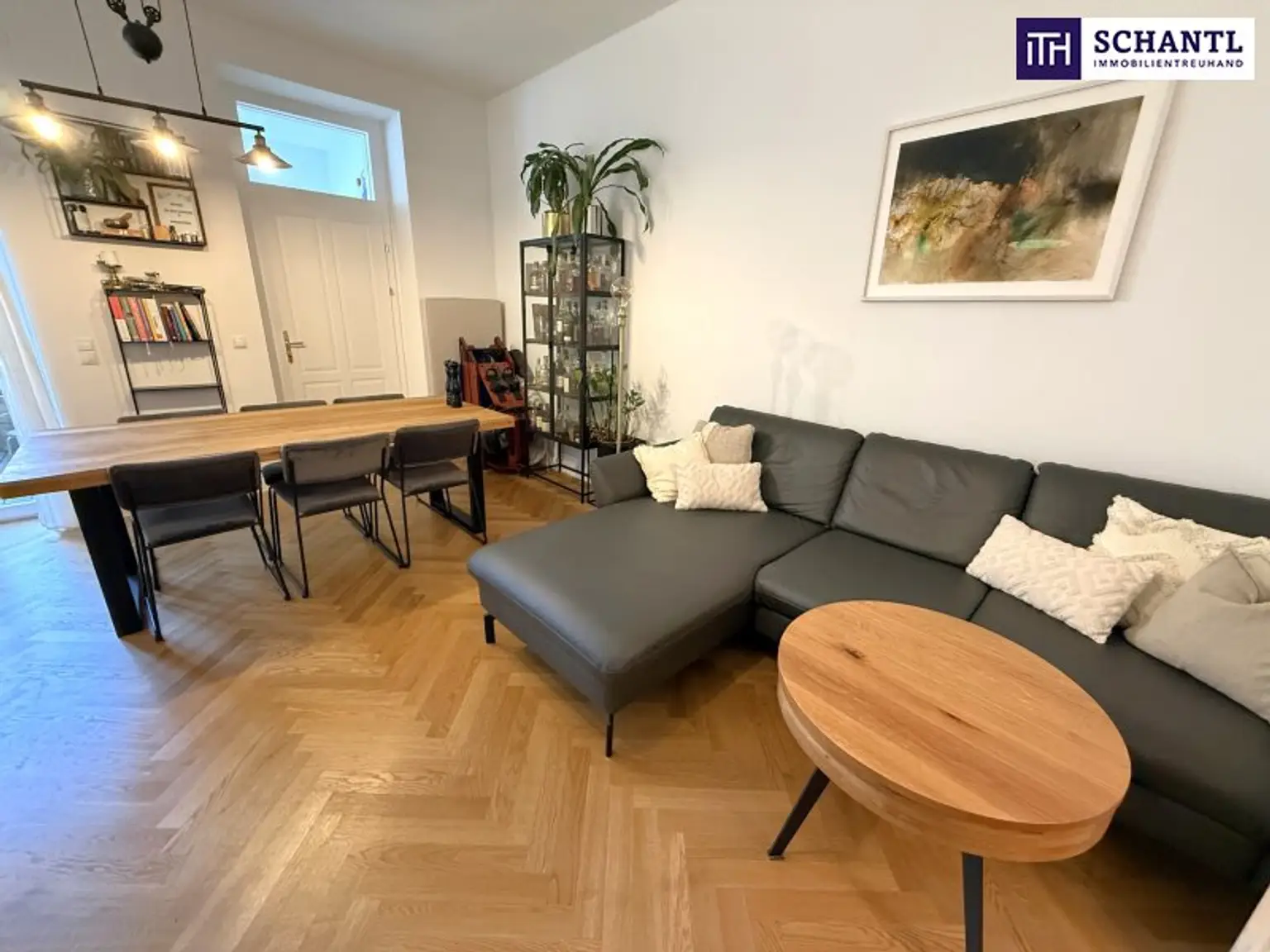 Zeitlose Eleganz trifft modernen Wohnkomfort – stilvoll sanierte 3,5-Zimmer-Altbauwohnung mit Designküche, zwei Außenflächen & Toplage nahe dem Türkenschanzpark