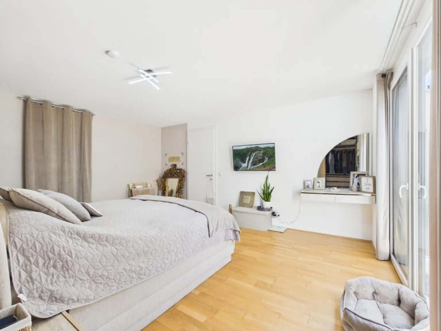 Master-Bedroom