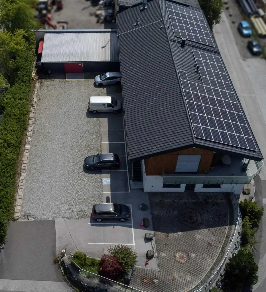 Top-Betriebsliegenschaft mit grosser Wohnung und Direktzugang zur A1 - Ideal für Lager, Dienstleistung & Lieferlogistik