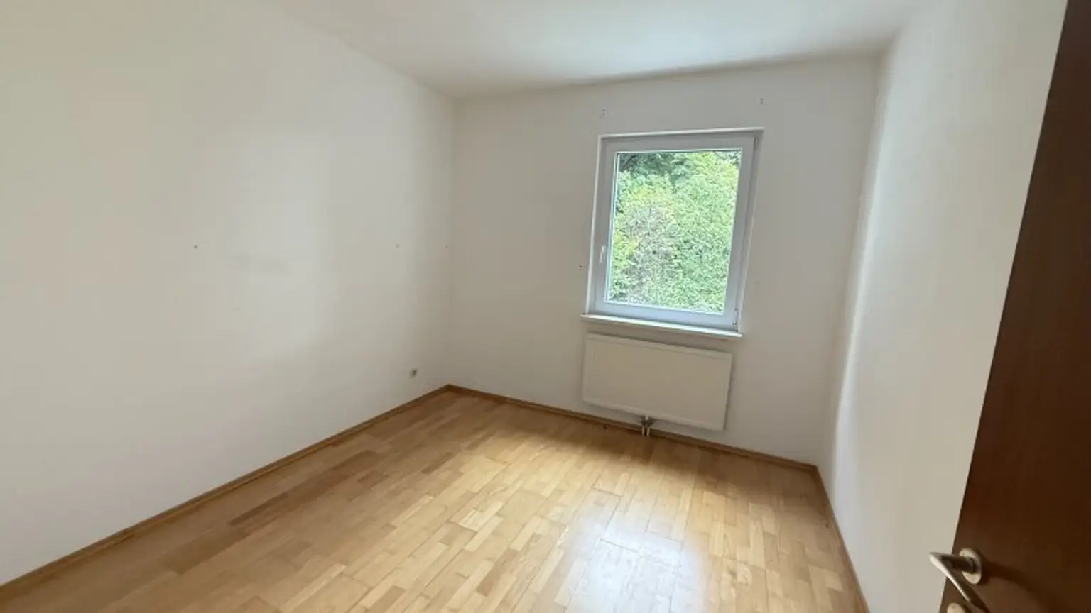 Familiewohnung in Ruhelage: 5-Zimmer mit separater Küche und Garagenstellplatz inklusive nahe Setagayapark