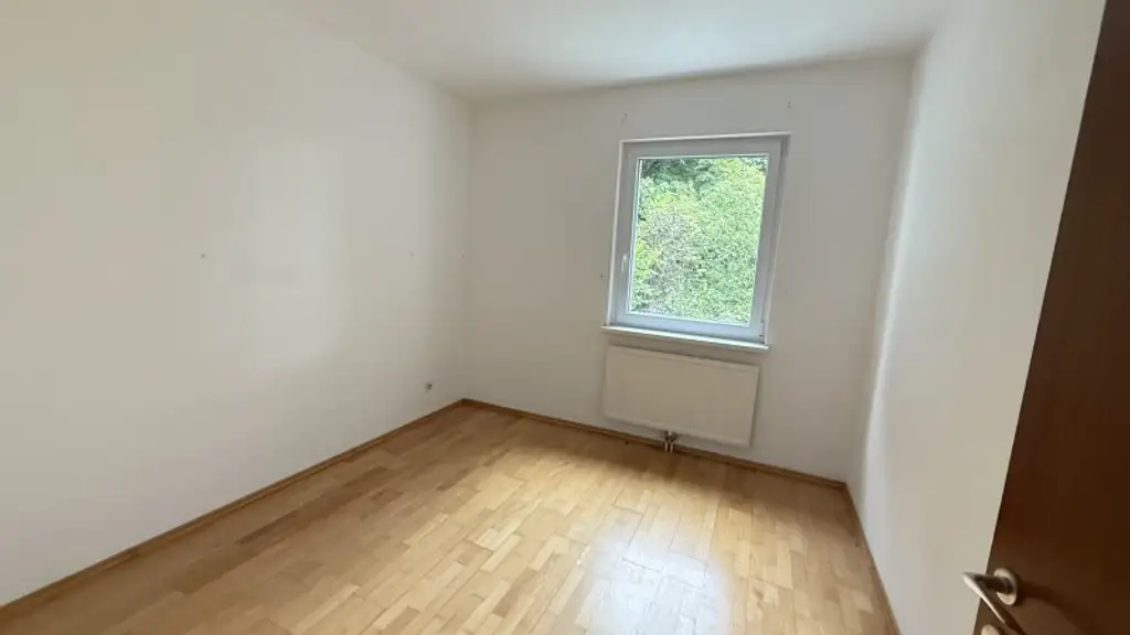 Familiewohnung in Ruhelage: 5-Zimmer mit separater Küche und Garagenstellplatz inklusive nahe Setagayapark