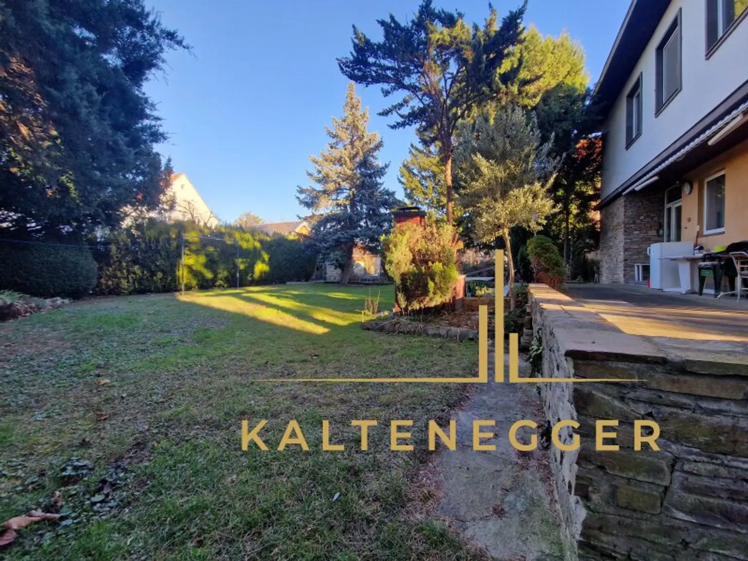 Terrasse + Garten hinterer Teil