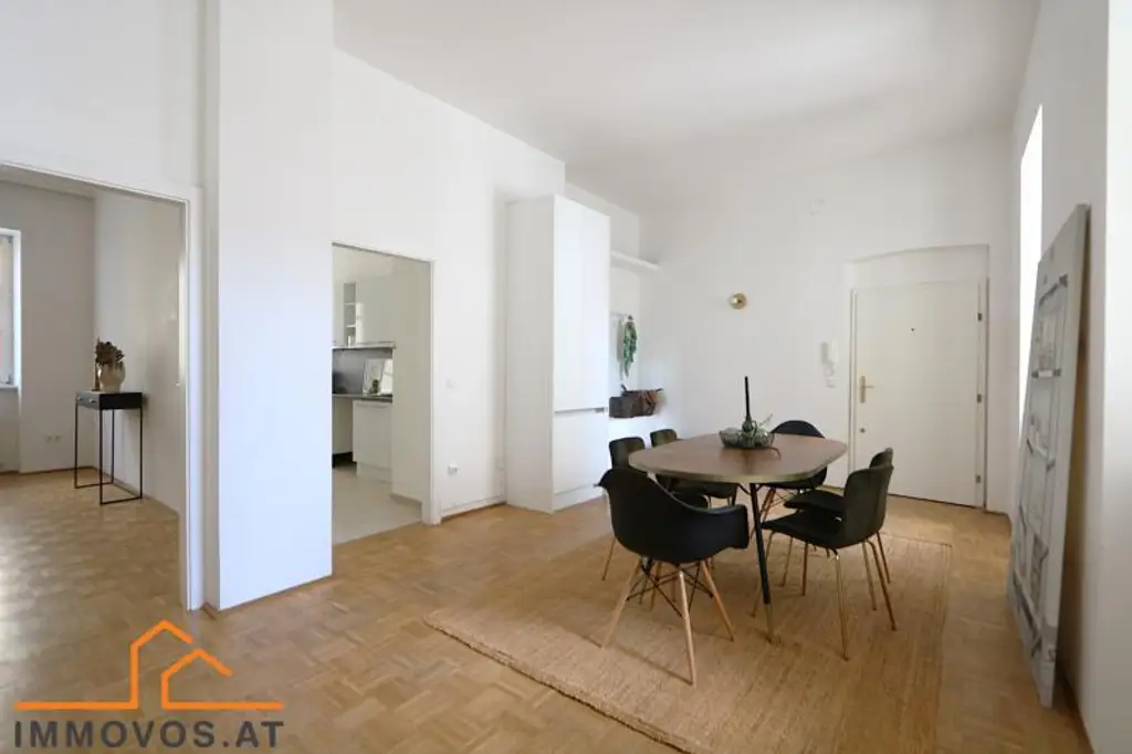 Gelegenheit: 4-Zimmer-Altbau MIT  Balkon an der Grenze 7./8 im 2. Lift-Stock