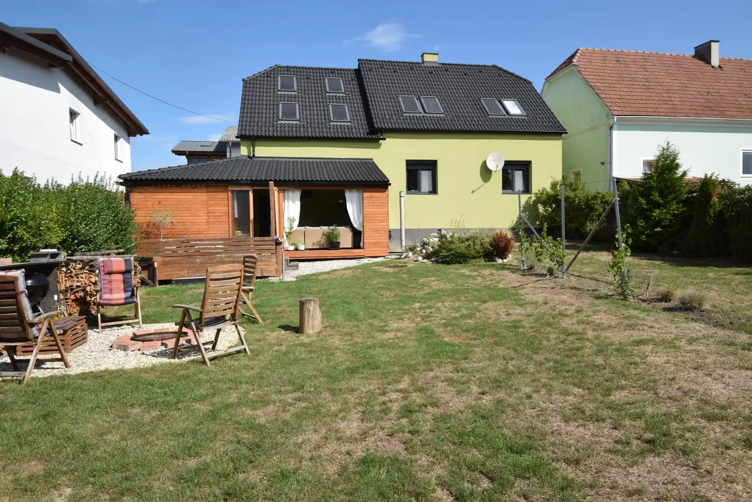 Garten mit Blick zum Haus