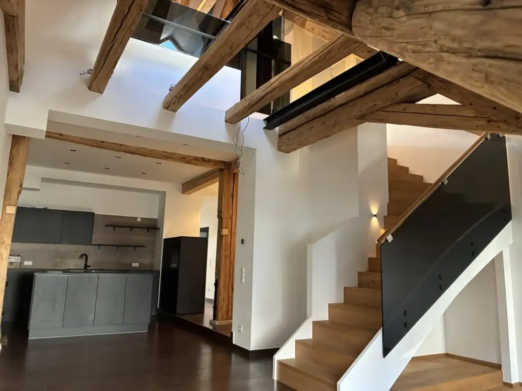 4-Zimmer-Dachgeschoßwohnung mit Galerie & Terrasse in unmittelbarer Nähe zum Karmelitermarkt