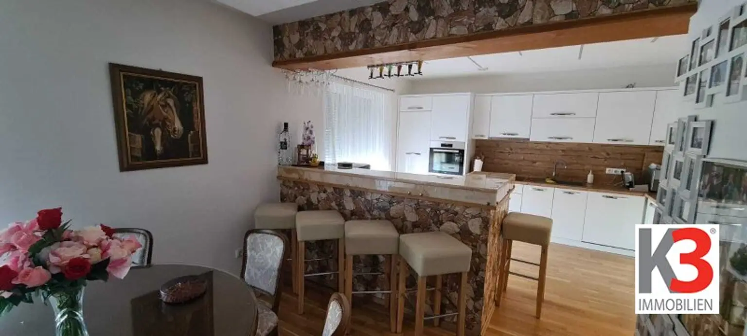 K3 präsentiert Wohnung mit Pool, Teich, Einliegerwohnung und Doppelcarport in absoluter Ruhelage