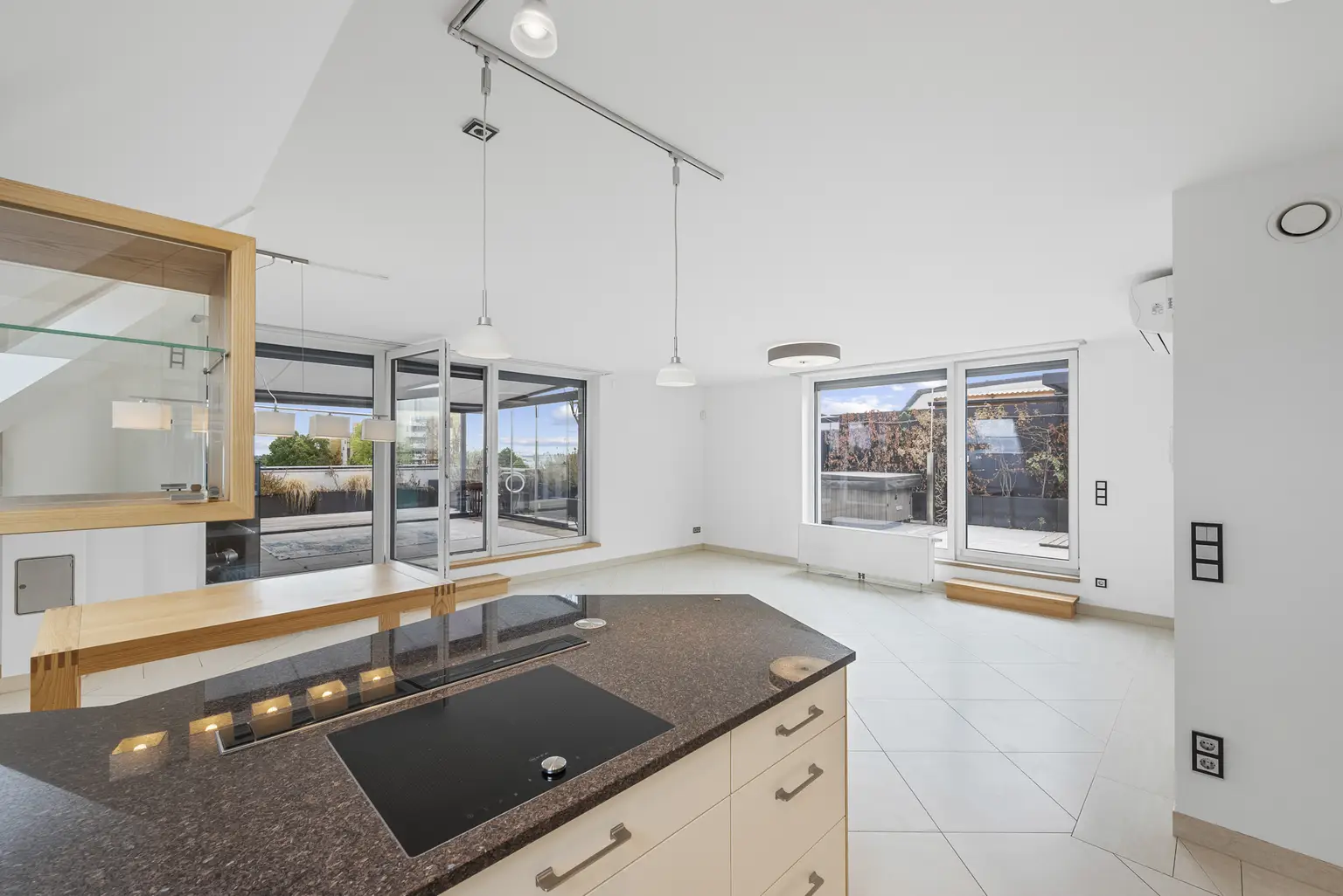 Großzügiges Maisonette-Penthouse zur Miete – mit Dachterrasse, Sauna und Whirlpool in Brunn am Gebirge