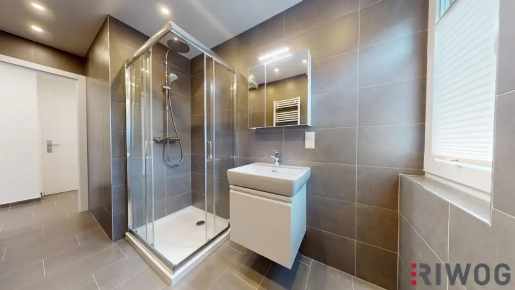 ERSTBEZUG nach Sanierung I 3-Zimmer Wohnung I Schöner Gemeinschaftsgarten I inkl. Tischler Küche mit Siemens Geräten