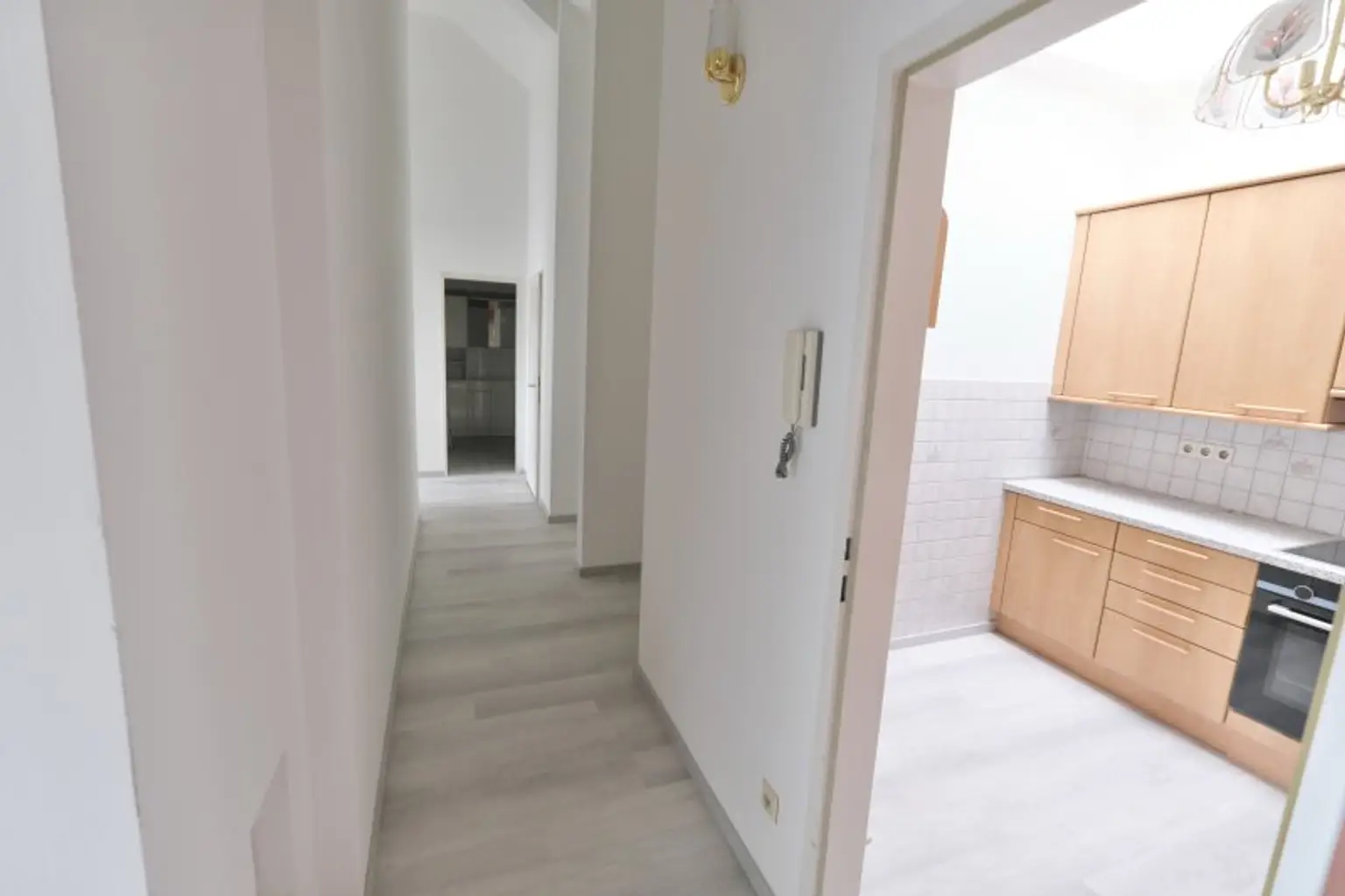 Nähe Innenstadt, Radetzkyplatz, UNBEFRISTETE Dachwohnung 3 Zimmer