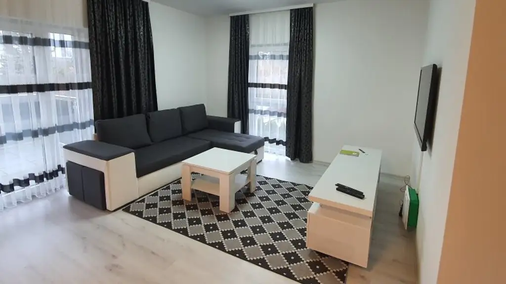 Zinshaus mit 5 Wohneinheiten, 5 KFZ Garagenplätze, Balkone, Garten (vermietet)