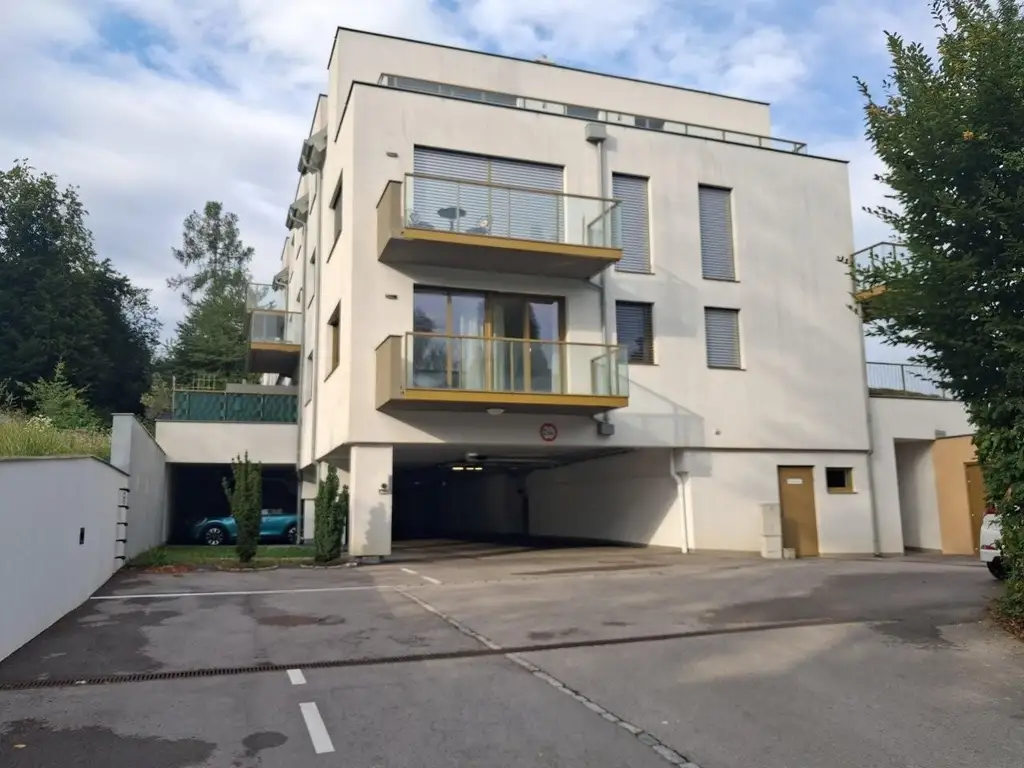 "Waldblick - Single-Balkonwohnung am Riederberg mit Parkplatz"