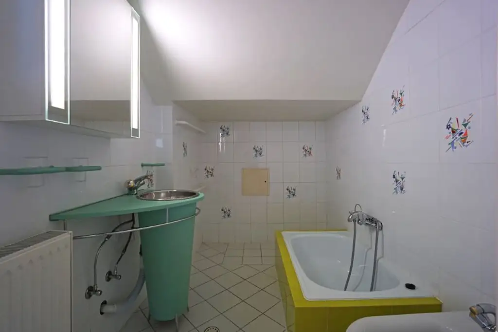 Repräsentative Villa mit Pool und Wellnessbereich in sonniger Waldrandruhelage