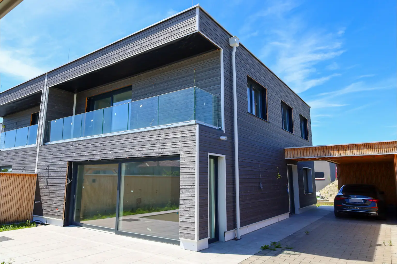 WELS-WEST: Ihr neues Smart Home mit Salzwasserpool, Carport & exklusiver Ausstattung