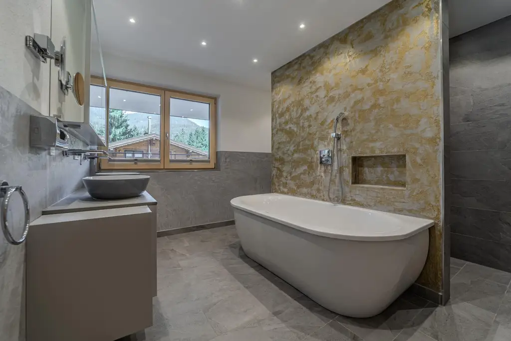 Exklusives Doppelhaus mit Gewerbefläche und Outdoor-Pool in sehr ruhiger Lage